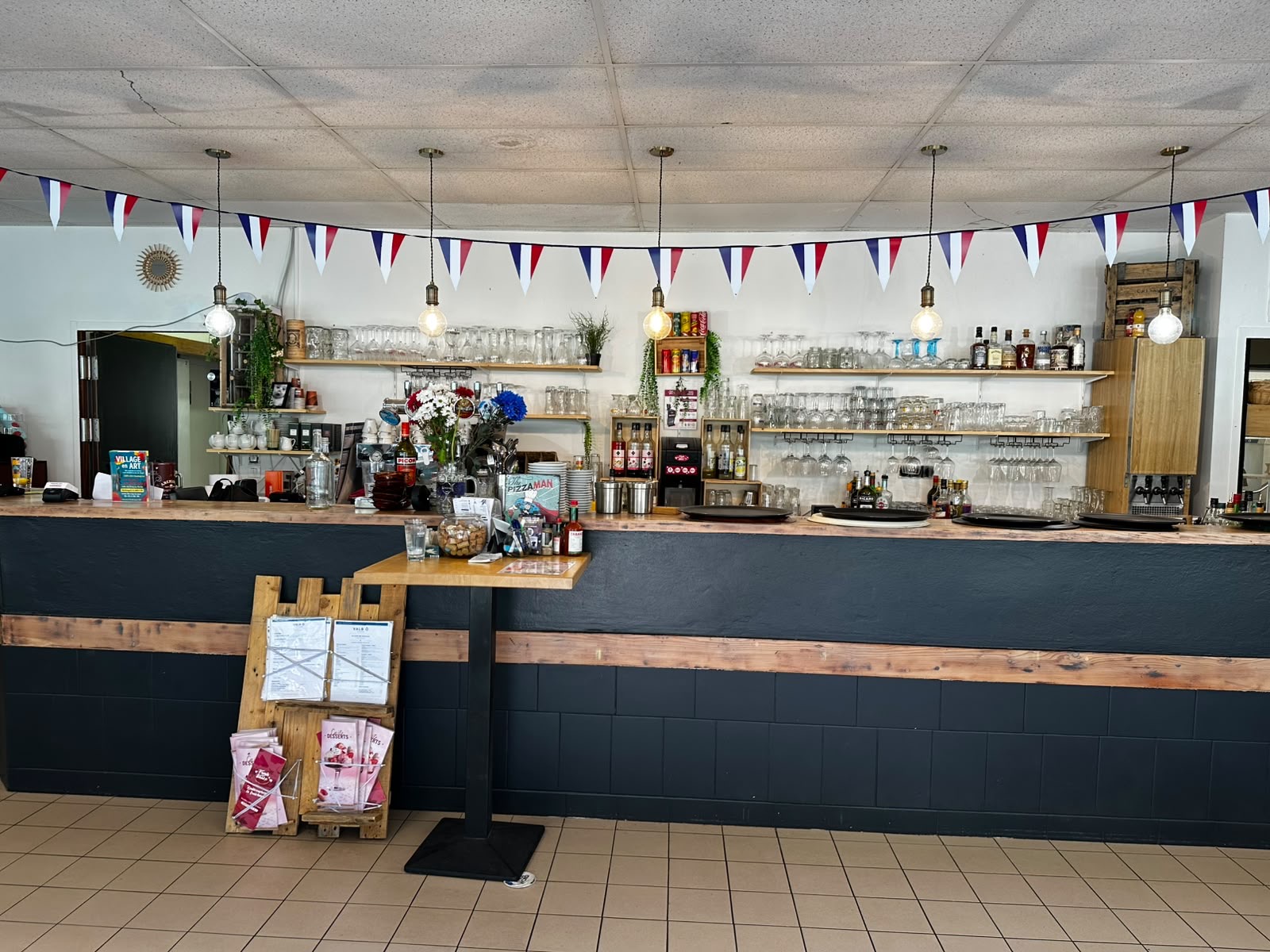 Le bar intérieur de VALB'O